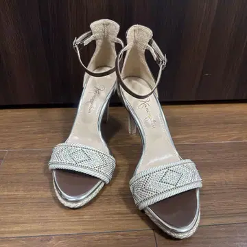 [미사용 새상품] 비즈 장식 앵클 스트랩 샌들 긴자 카네마츠 23cm