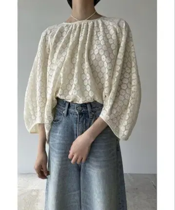 CLANE FLORETS LACE CURVE TOPS