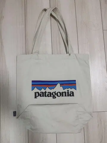 patagonia 토트백 크림색