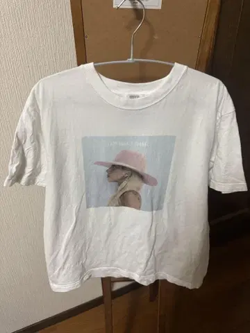 새상품급 GAGA PHOTO TEE