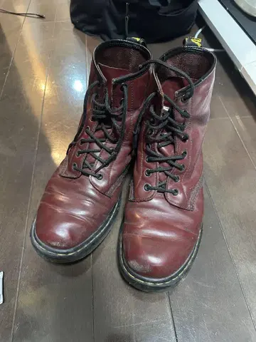 닥터마틴 버건디 워크 부츠
