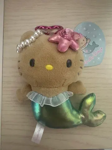 햇볕에 탄 키티 키링 머메이드 그린