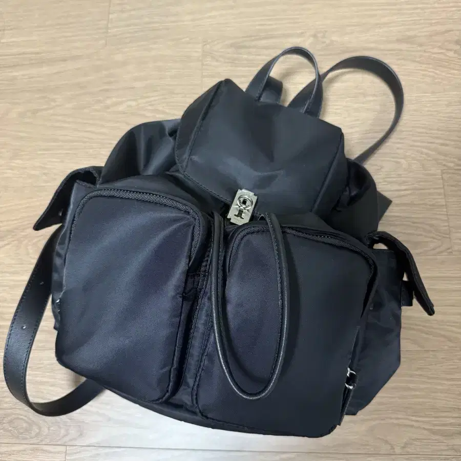 【VUNQUE】★ヘイ ダブルポケットバックパック M★ Hey Double Pocket Backpack M Black – vunque