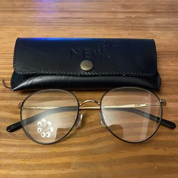 NEW. PHYLIS 라운드 안경 골드