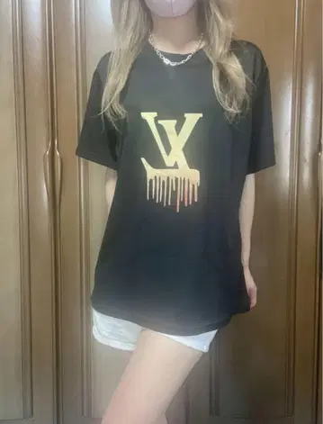 레어 LV 로고 그라데이션 반팔 티셔츠 블랙