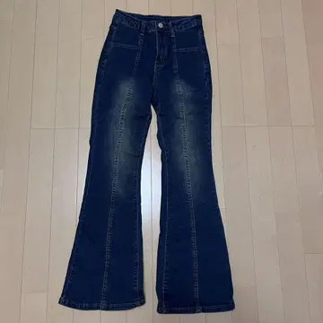 다크 블루 플레어 데님 팬츠