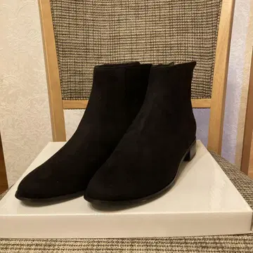 [미사용] Le Talon 숏부츠 2.5cm 스웨이드 블랙