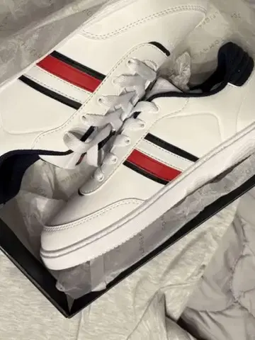 Tommy 스니커즈