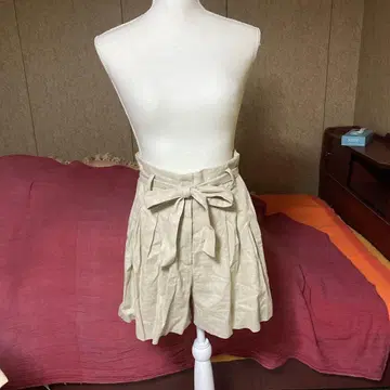 ZARA 베이지 리본 포함 숏팬츠