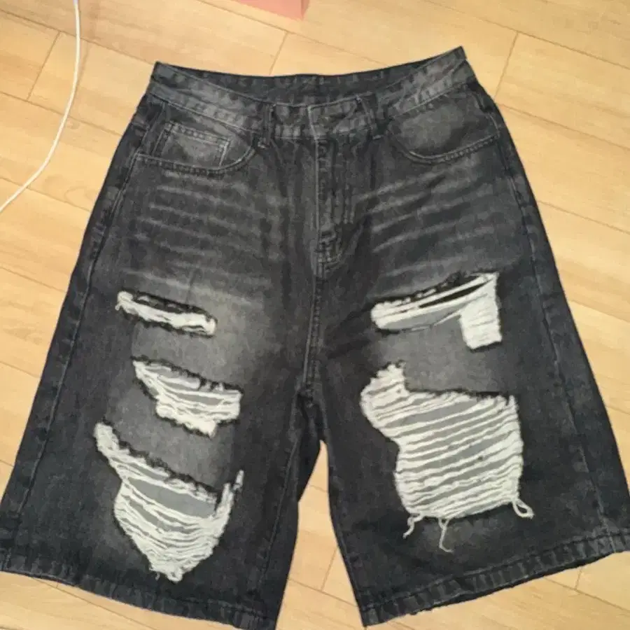 【2plan】Broing damage bermuda denim pants Damage Bermuda Pants on Bunjang Global Site.
