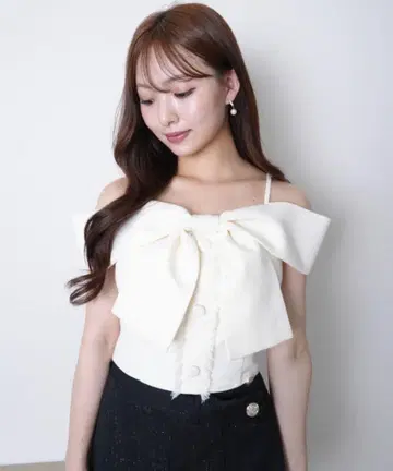 LIPSERVICE 트위드 리본 오프숄더 상의