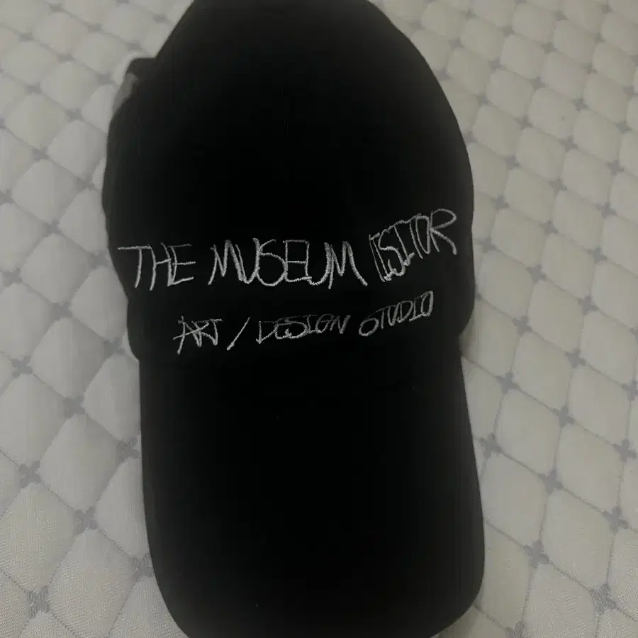 THE MUSEUM VISITOR | 더뮤지엄비지터 The Museum Visitor Ball
