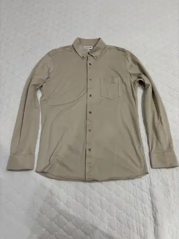 Lacoste 베이지 긴팔 셔츠 포켓 부착