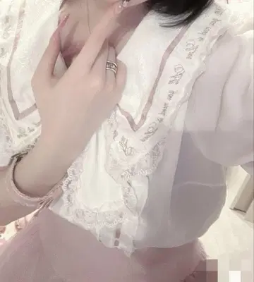 리본 카라 블라우스