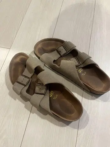 Birkenstock 베이지 스웨이드 샌들 42