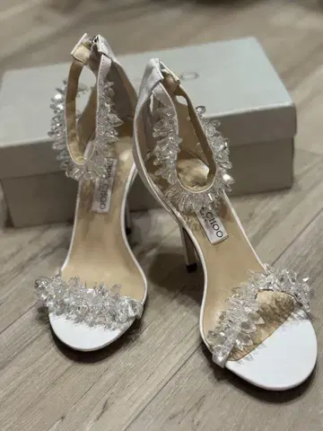 Jimmy Choo 지미추 크리스탈 샌들 38 화이트