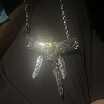 고로즈 이글 페더 목걸이
