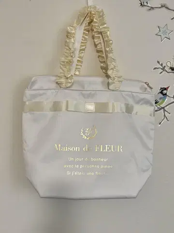 미사용 새상품 메종 드 플뢰르 프릴 핸들 토트 M 아이보리