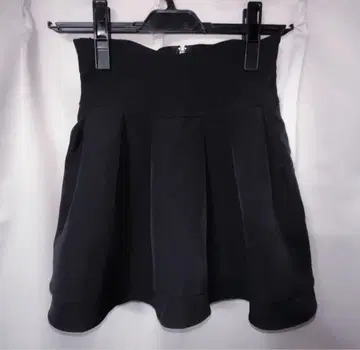 미셸 마카롱 슬림 레그 스커트 블랙 XS