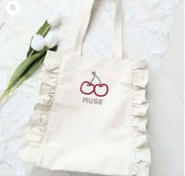 MUSE 뮤 체리 로고 프릴 토트백