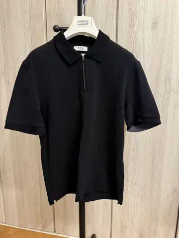 COS 블랙 집업 피케 셔츠 24ss