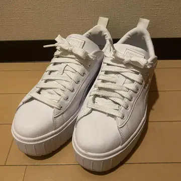 PUMA 화이트 통굽 스니커즈 25.0cm