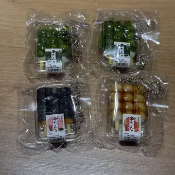 팩에 들어간 꼬치 경단 볼 체인