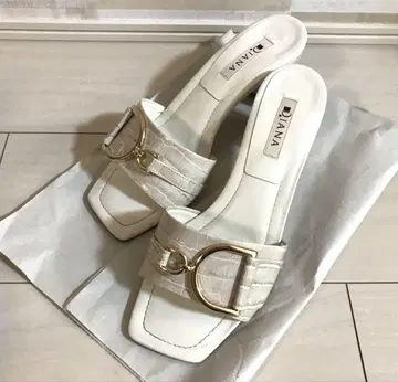 [가격 인하] DIANA 샌들 크로커 엠보 화이트 24.5cm