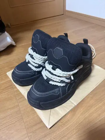 ZARA 스케이트 스니커즈