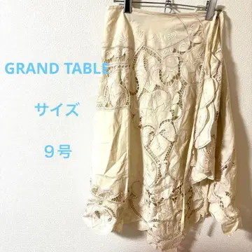그랑테이블 아이보리 자수 플레어 스커트
