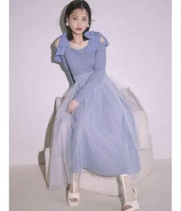 미사용 새상품 택 포함 RESEXXY 샤이니 플레어 원피스 블루