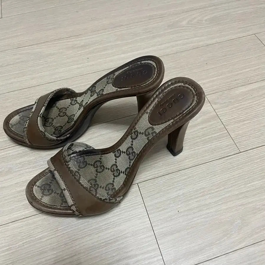 Gucci Mule Heel 220 Golden Size