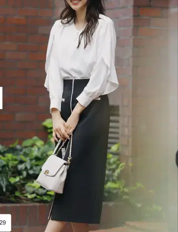 anySiS 페미닌 블라우스 전방위 호감 인상
