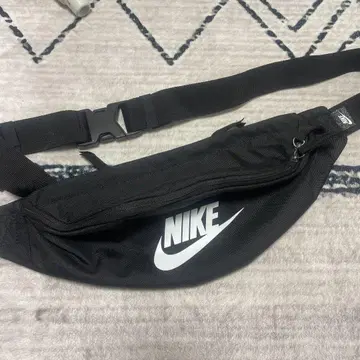 NIKE 웨스트 파우치