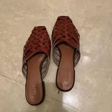브라운 가죽 뜨개질 샌들