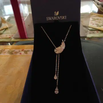 Swarovski 깃털 모티브 목걸이