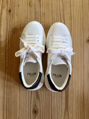 FILLIN LUCENT | WHITE & BLACK
