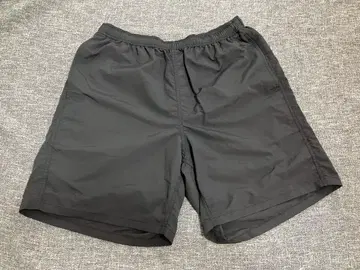블랙 숏팬츠 뒷면 지퍼 포켓 부착