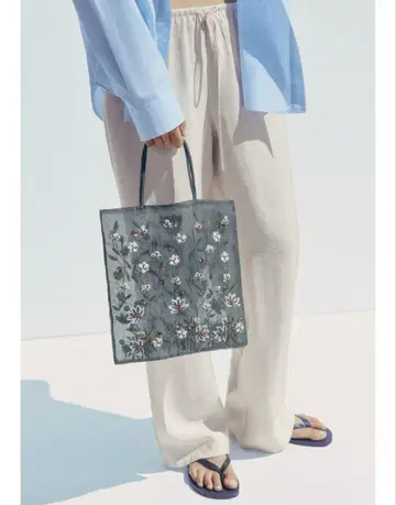 택 포함 새상품 ZARA 자수 패브릭 백 블루 색상 완판템