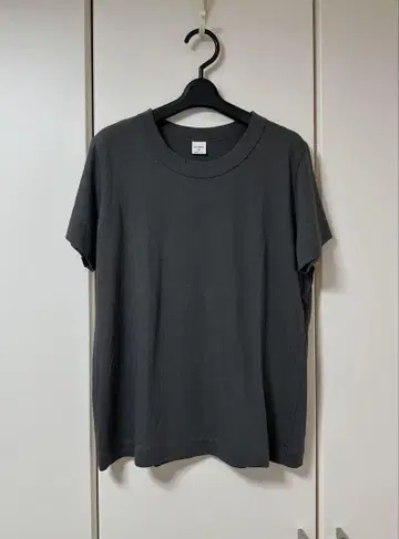 그레이 반팔 티셔츠