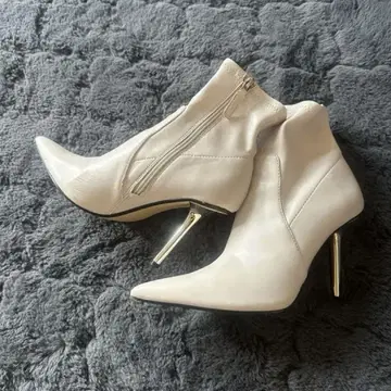 ZARA 화이트 숏부츠 38