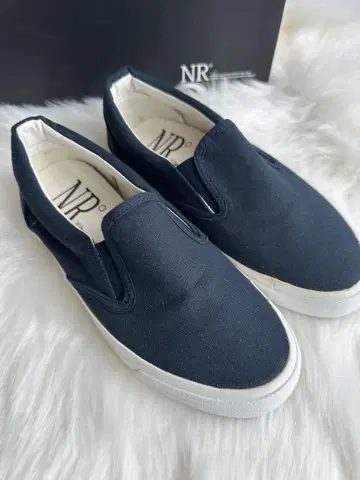 NR 네이비 슬립온 슈즈