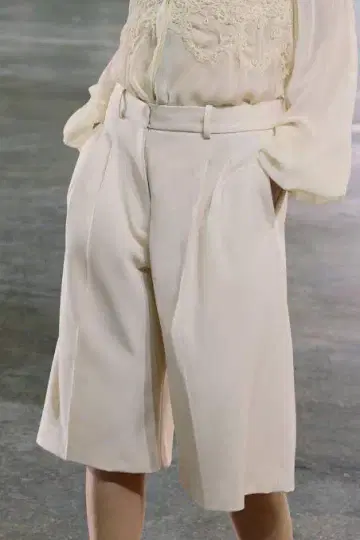 ZARA ZW COLLECTION 다트 버뮤다 팬츠 S