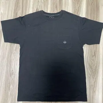 F.C.R.B. 미니 엠블럼 포켓 TEE