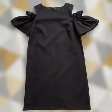 오프숄더 프릴 소매 블랙 원피스