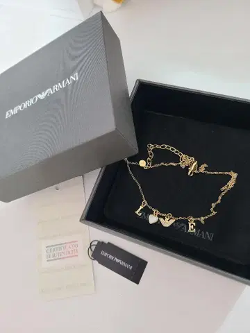 Emporio Armani 목걸이 하트와 문자 포함