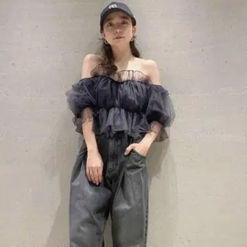 스나이델 snidel 볼륨 개더 프릴 오프숄 블라우스