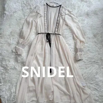 SNIDEL 스나이델 스탠드 카라 프릴 원피스 아이보리