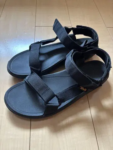 Teva 블랙 샌들