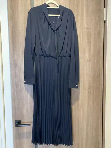 플라스테 조젯 플리츠 도킹 원피스 네이비